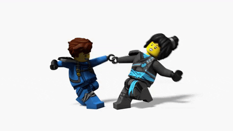To Lego Ninjago figurer som danser.